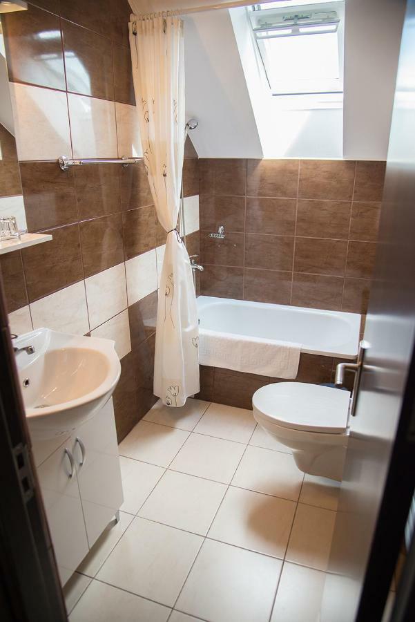 Pensiunea Casa Cu Flori Cisnadioara Ngoại thất bức ảnh