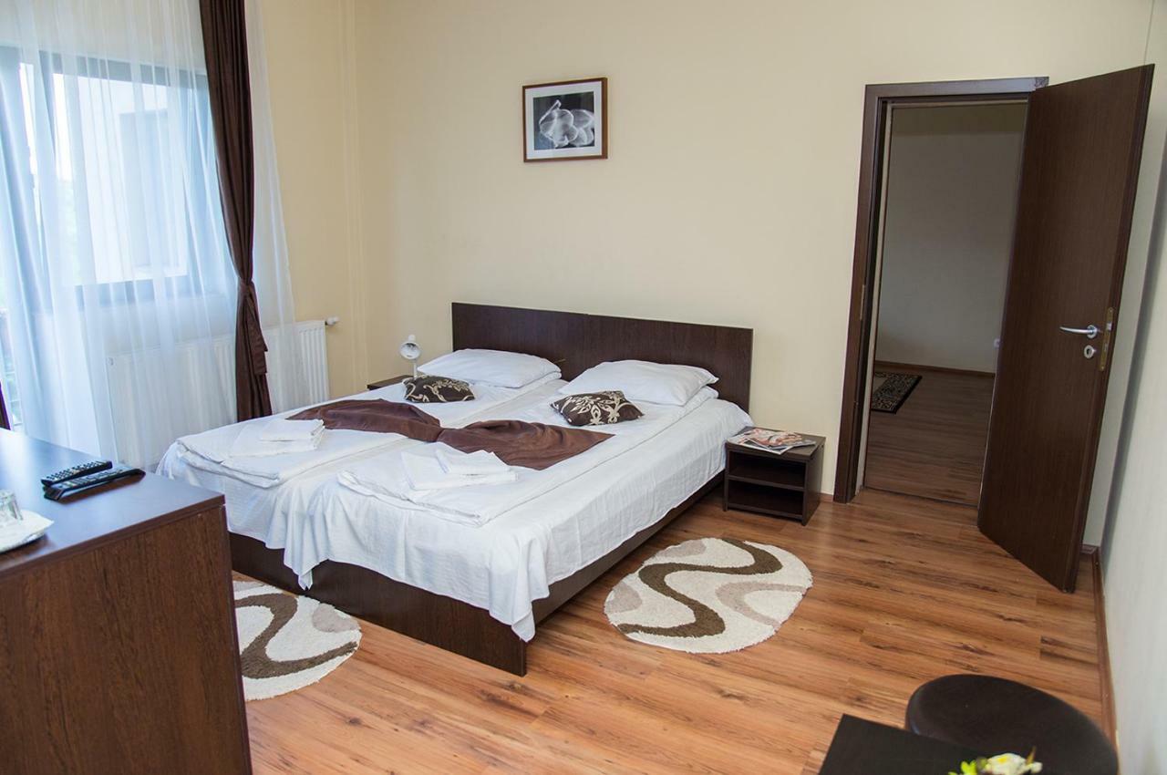 Pensiunea Casa Cu Flori Cisnadioara Ngoại thất bức ảnh